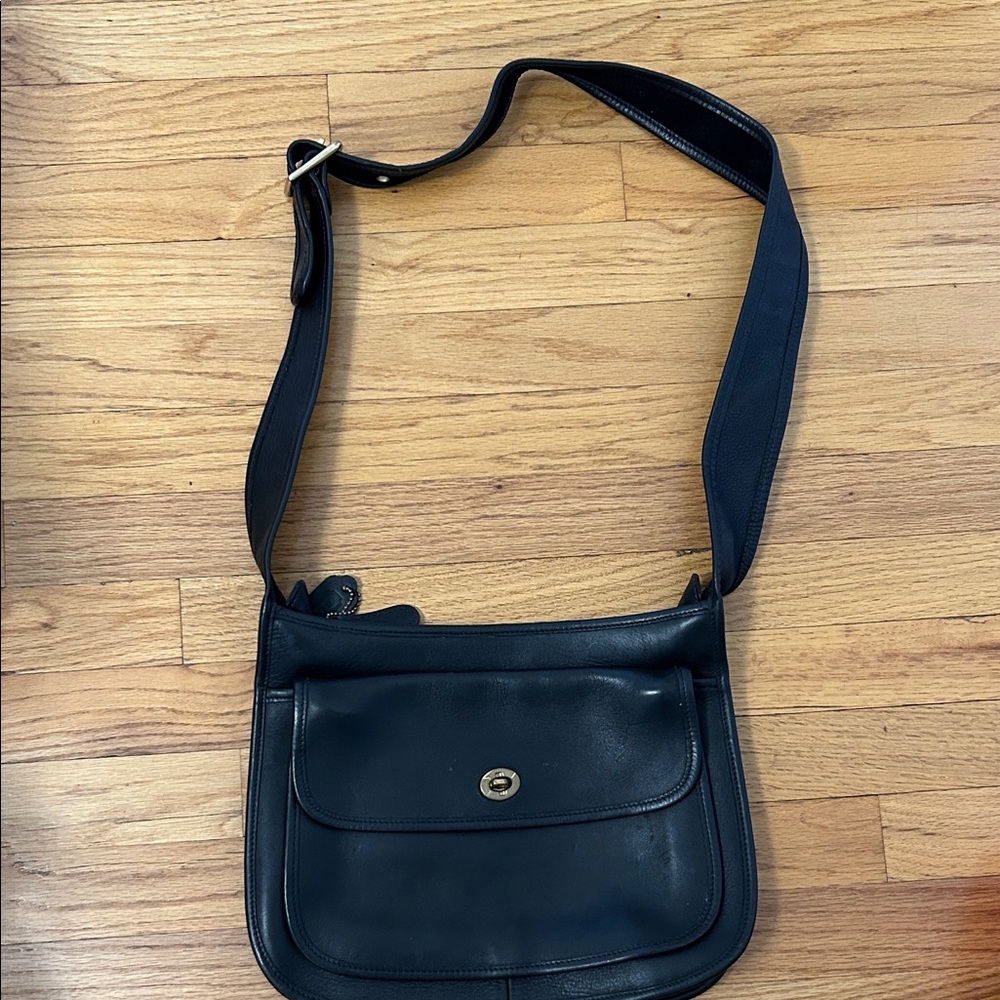 Vintage Coach Taft Bay, number 9980 in Black leather.